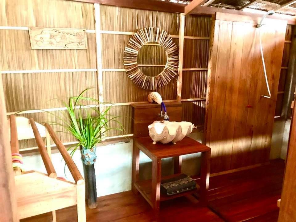 Tabari Dive Lodge Pulau Mansuar Buitenkant foto