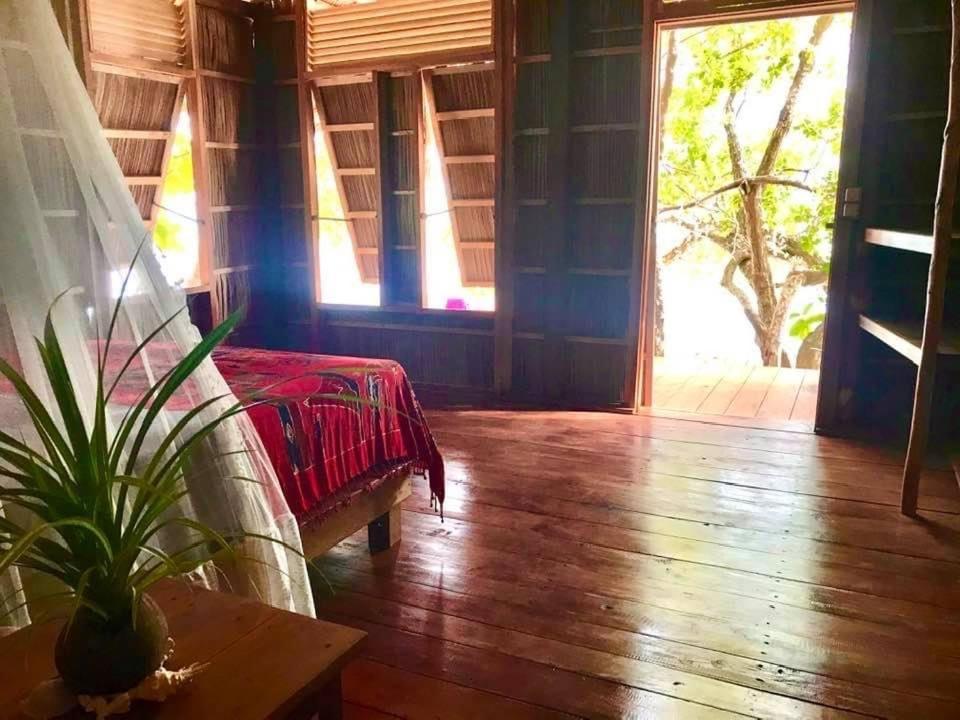 Tabari Dive Lodge Pulau Mansuar Buitenkant foto